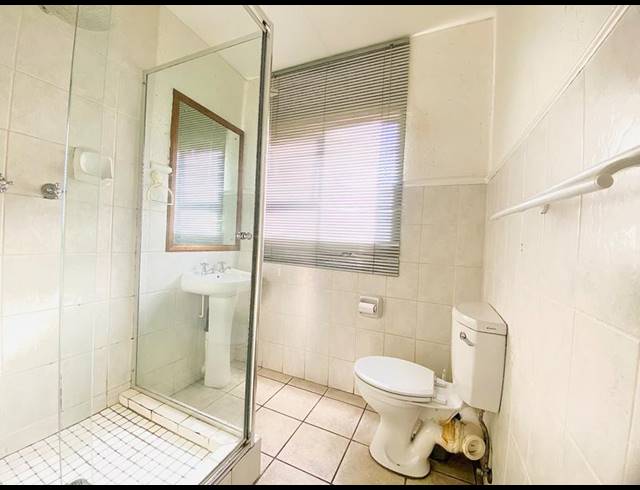 2 BEDROOM PROPERTY TO RENT IN PINESLOPES